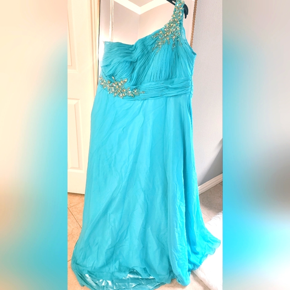 Plus Size One Shoulder Side Cape Prom Wedding Dress with Slit, Size 22, New Tag